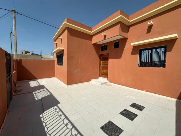 VILLA F4 à Ndiakhirate Sicap Keur Massar derrière école Copak