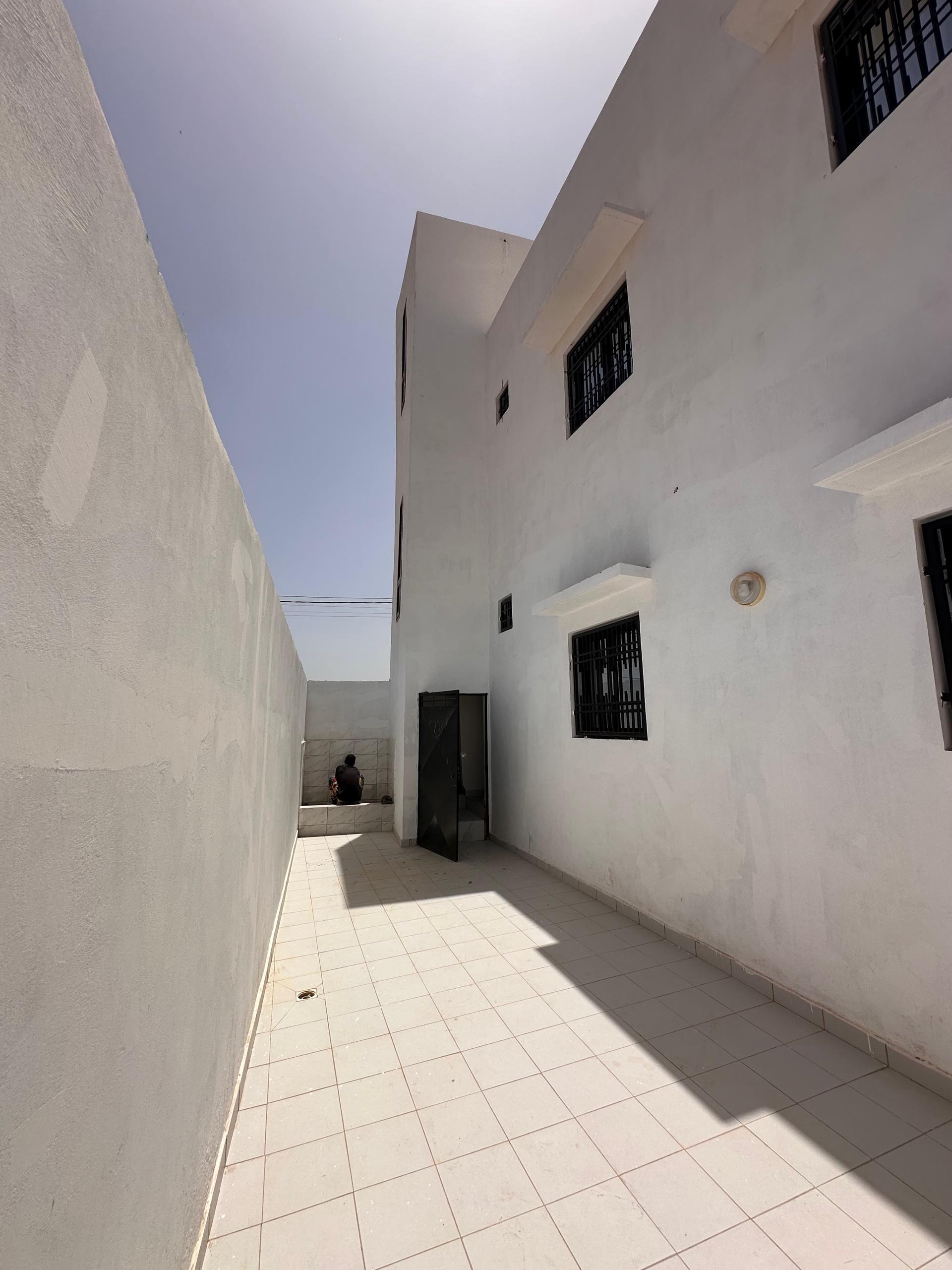 VILLA F4 à Ndiakhirate Sicap Keur Massar derrière école Copak