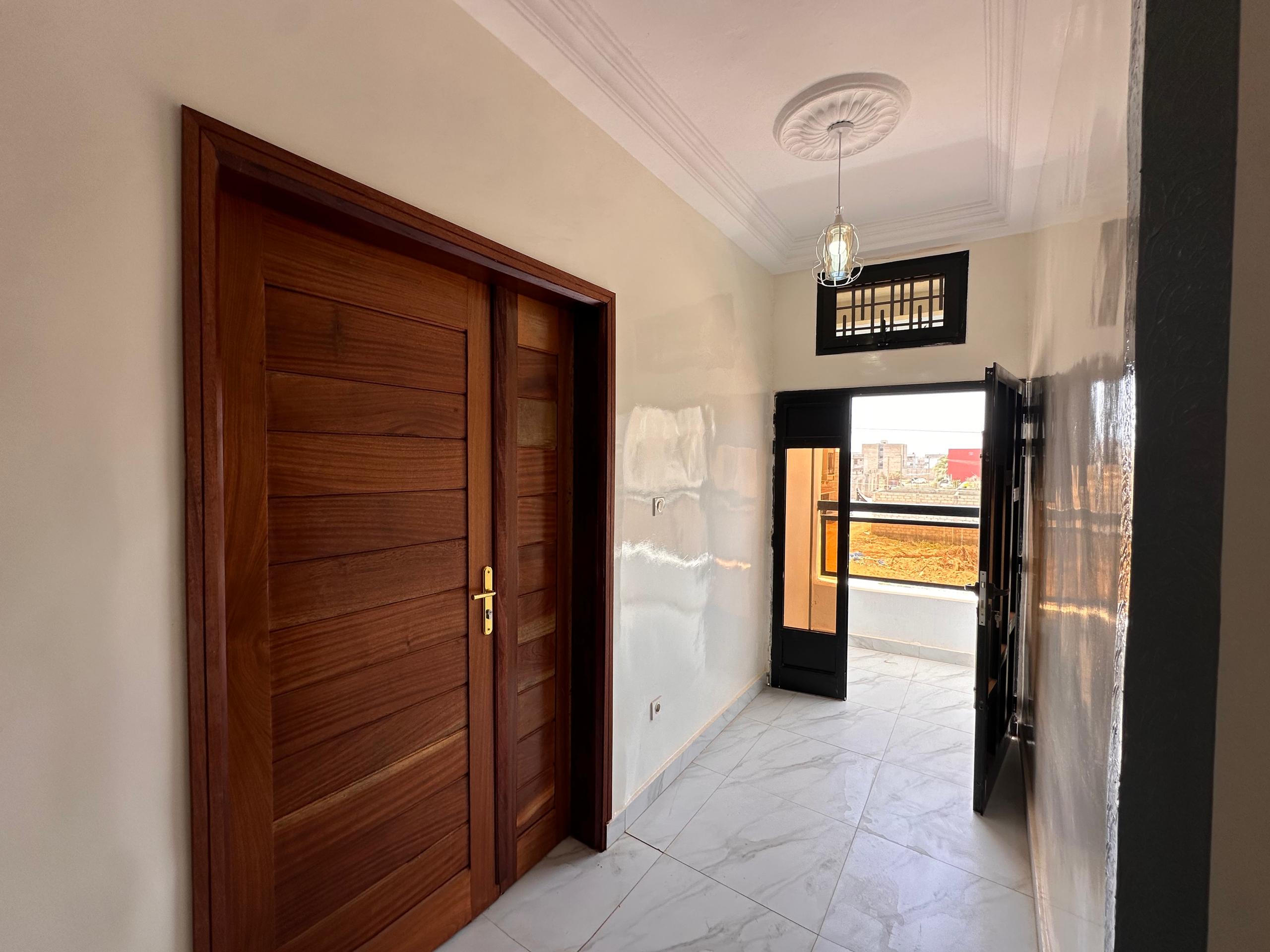 VILLA F4 à Ndiakhirate Sicap Keur Massar derrière école Copak