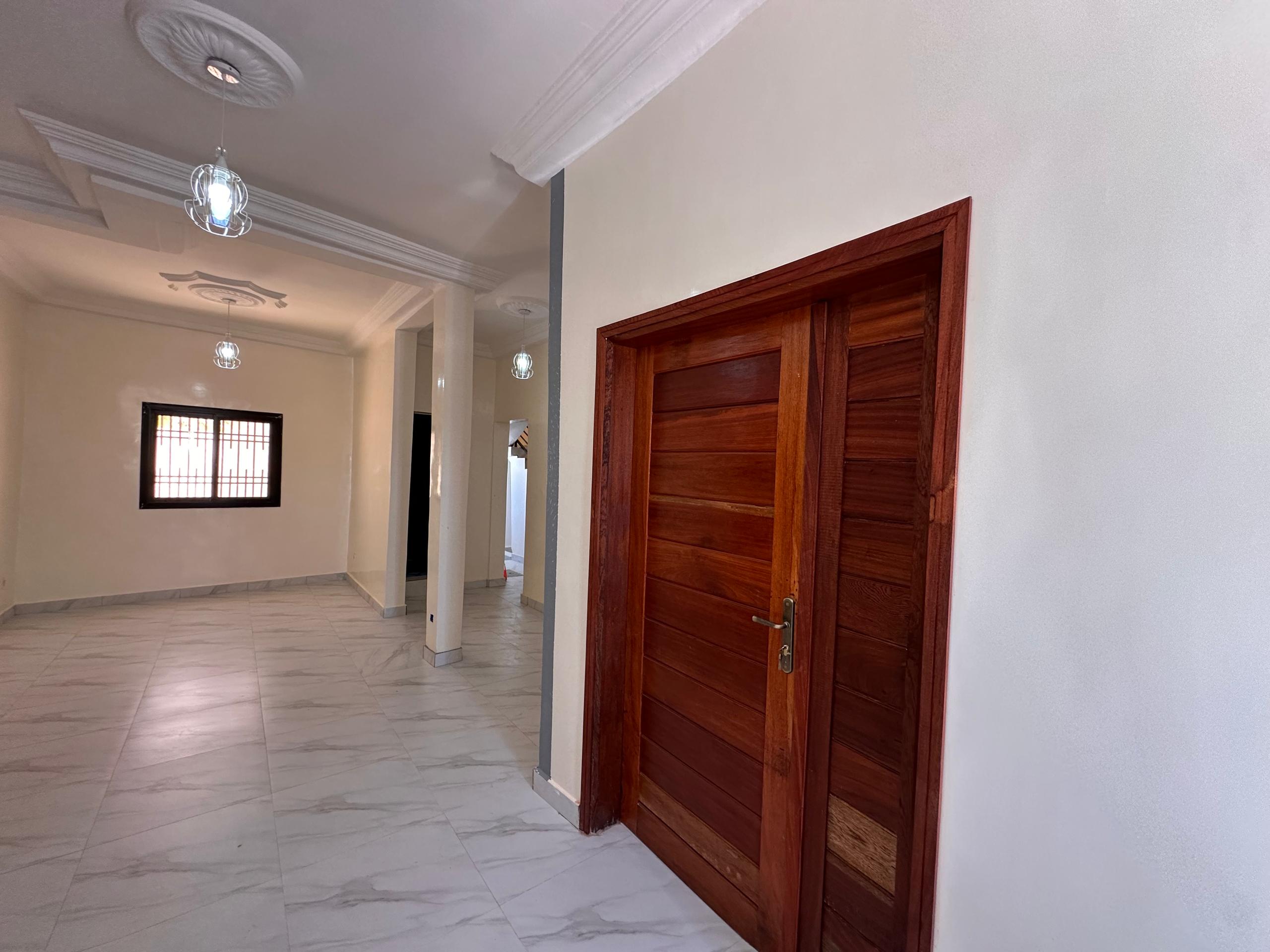 VILLA F8 à Ndiakhirate Sicap Keur Massar derrière école Copak